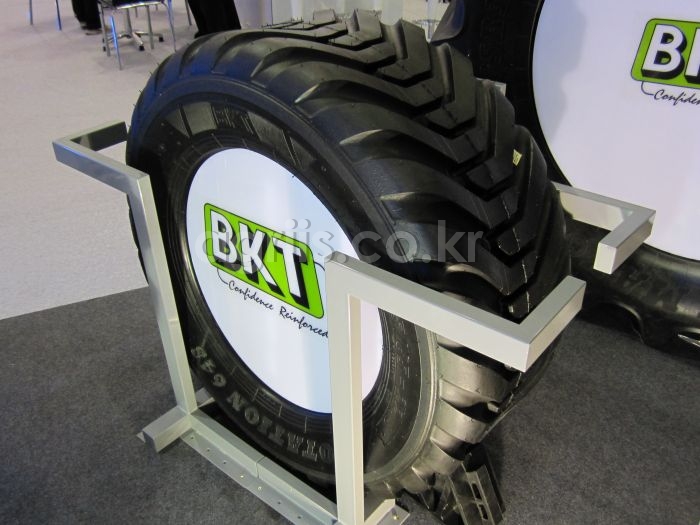 BKT <b>베일러</b> 및 작업기용 타이어 700/40-22.5