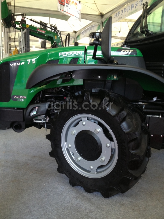 BKT <b>트랙터</b>용 타이어 6.50-16(래디얼광폭 260/70R16) 사진2