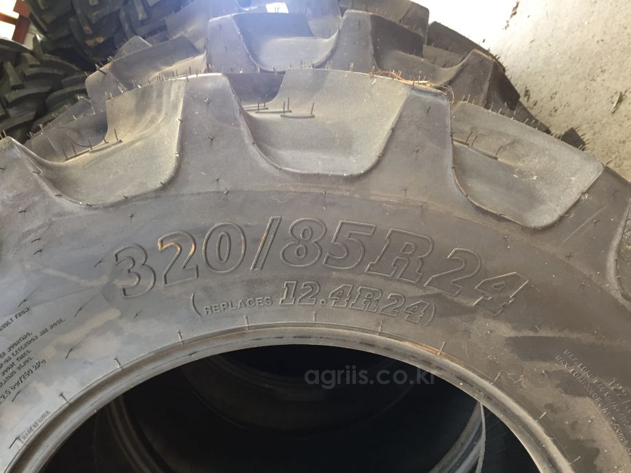 BKT 트랙터용 타이어 12.4-24(래디얼<b>일반</b> 320/85R24) 사진2