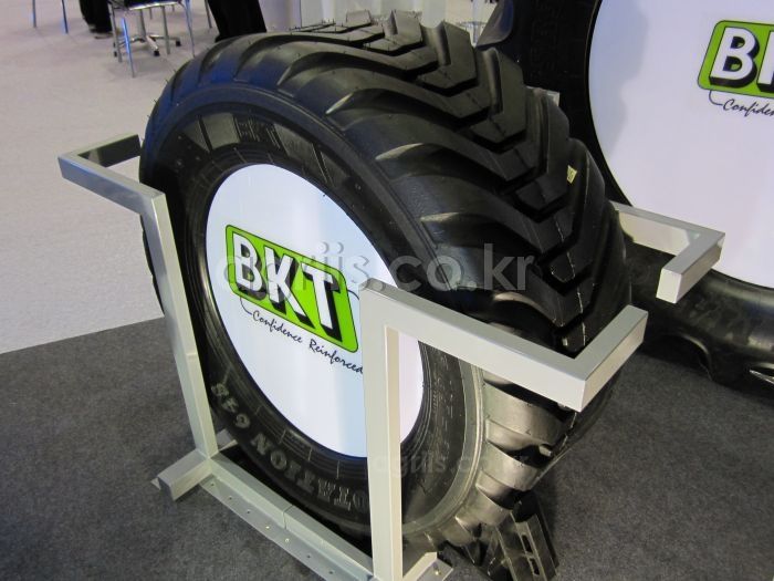 BKT 베일러 및 작업기용 타이어 <b>700</b>/50-26.5 사진2