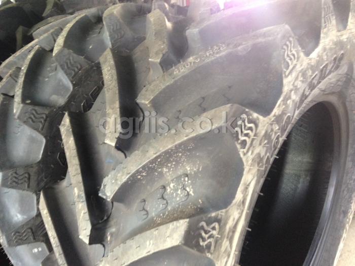 BKT 트랙터용 타이어 <b>14.9-28</b>(래디얼초광폭 480/65 R28) 사진2