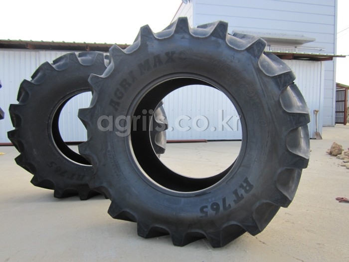 BKT <b>트랙터</b>용 타이어 16.9-30(래디얼극광폭 <b>60</b>0/70 R30) 사진1