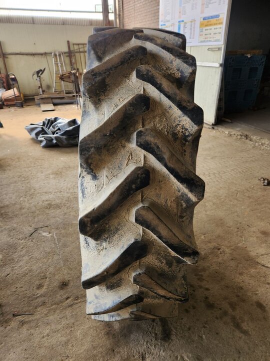 대동 트랙터 D852 (85마력) 16.9-34 사진1