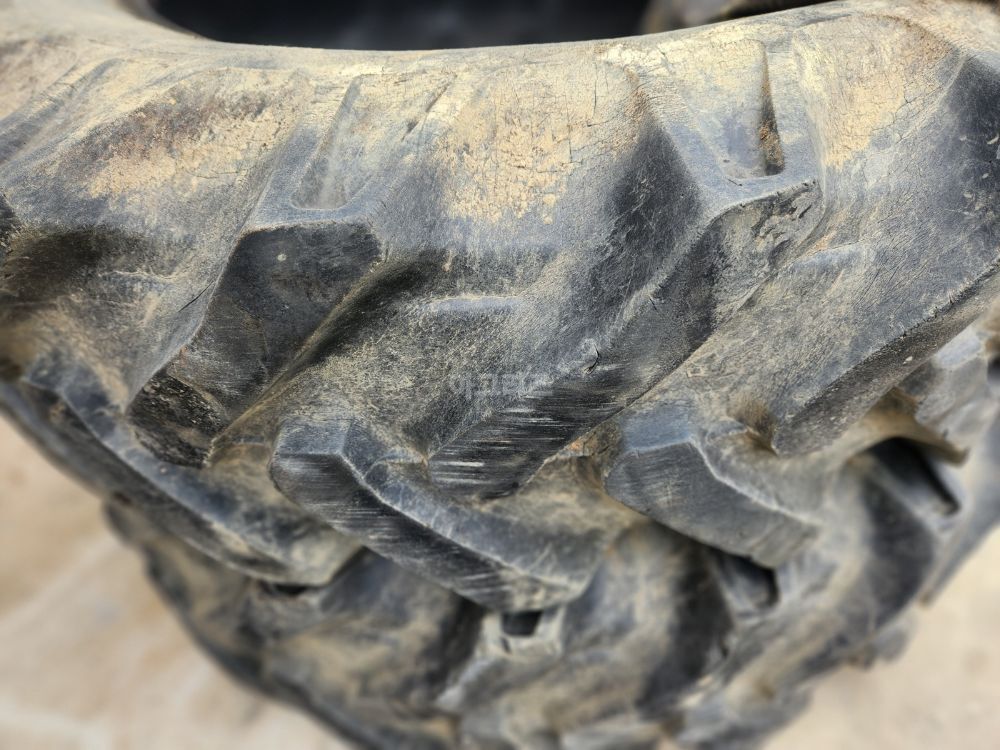 Daedong Tractor D852 (85hp) Tire 16.9-34 사진2