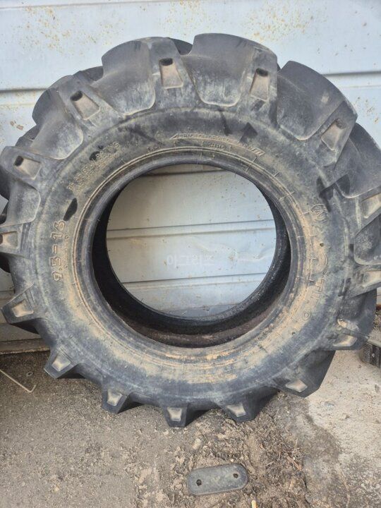 LS 트랙터 XR4155 (55.7마력) 앞타이어 사진1