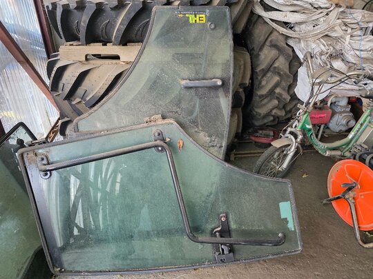 LS Tractor PS100 (95hp) 좌,우 유리문, Rear 유리 사진1