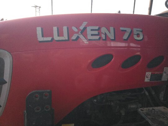 국제 트랙터 LUXEN75 (75마력) 로더 및  출입문 유리 사진1