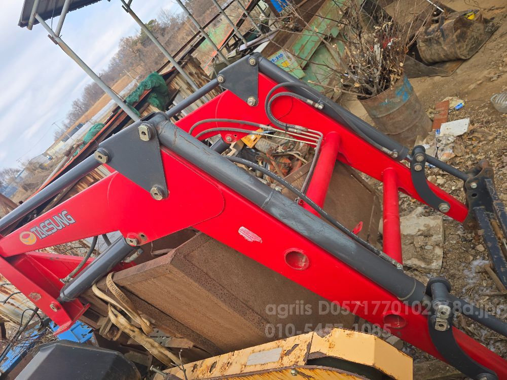 국제 트랙터 LUXEN75 (75마력) 로더 및  출입문 유리 사진2