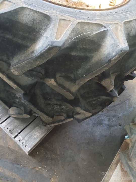 국제 휠타이어 휠타이어 13.6-26 사진1