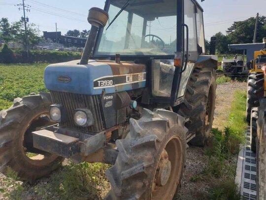  Tractor T3930  Engine Transmission 앞Axle 라지에타  사진1