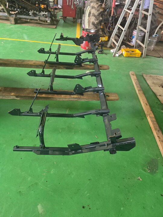 Yanmar Combine Harvester AW6114 (6Rows) 예취프래임 사진1