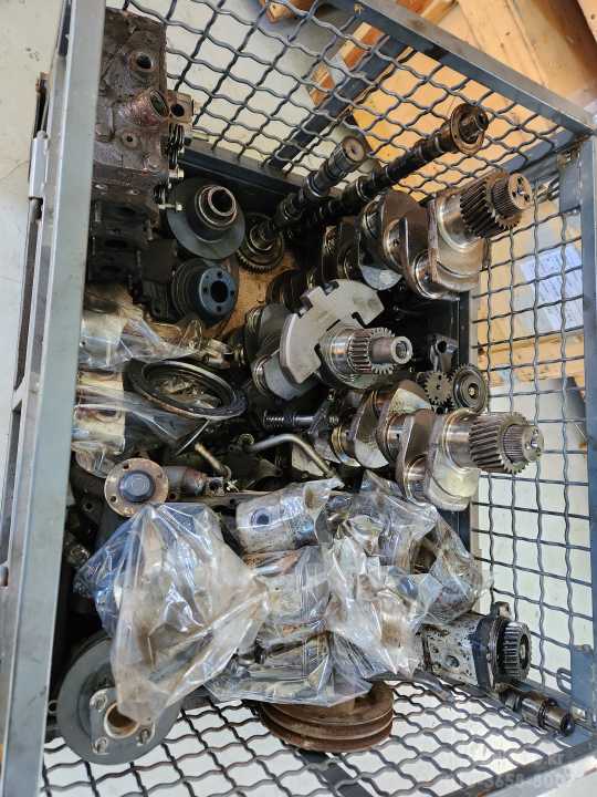 대동 트랙터 트랙터D68.D70.D58 크랭크축.롯드피스톤.밸런스.펌프등 사진1