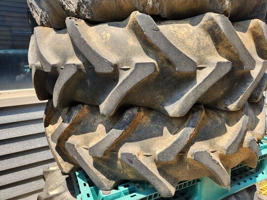 LS 트랙터 GT4201 타이어/휠조합12.4-28.2개 사진1