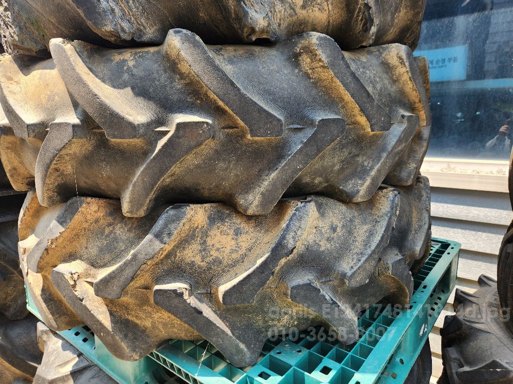 LS 트랙터 GT4201 타이어/휠조합12.4-28.2개 사진2