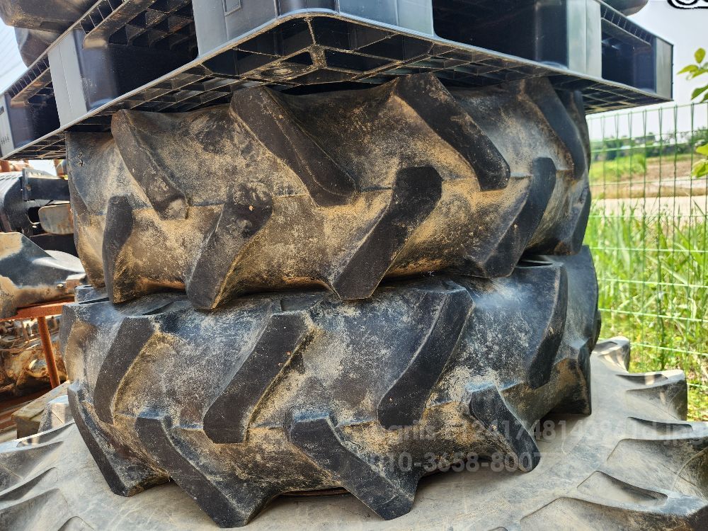 TYM 트랙터 T720 (72마력) 타이어/휠조합11.2-24.2개 사진2