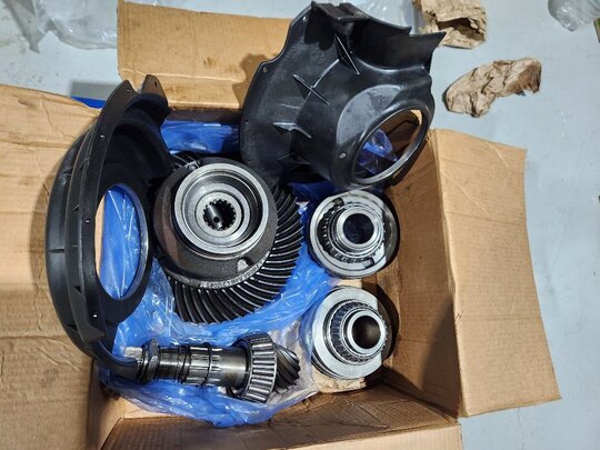 JohnDeere Tractor 6155R (155hp) 6155R AUTOPOWER DIFF ASSY 사진1