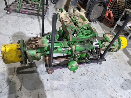 존디어 트랙터 7430 (165마력) John Deere 7430 TLS Front Axle Assembly Complete 사진1