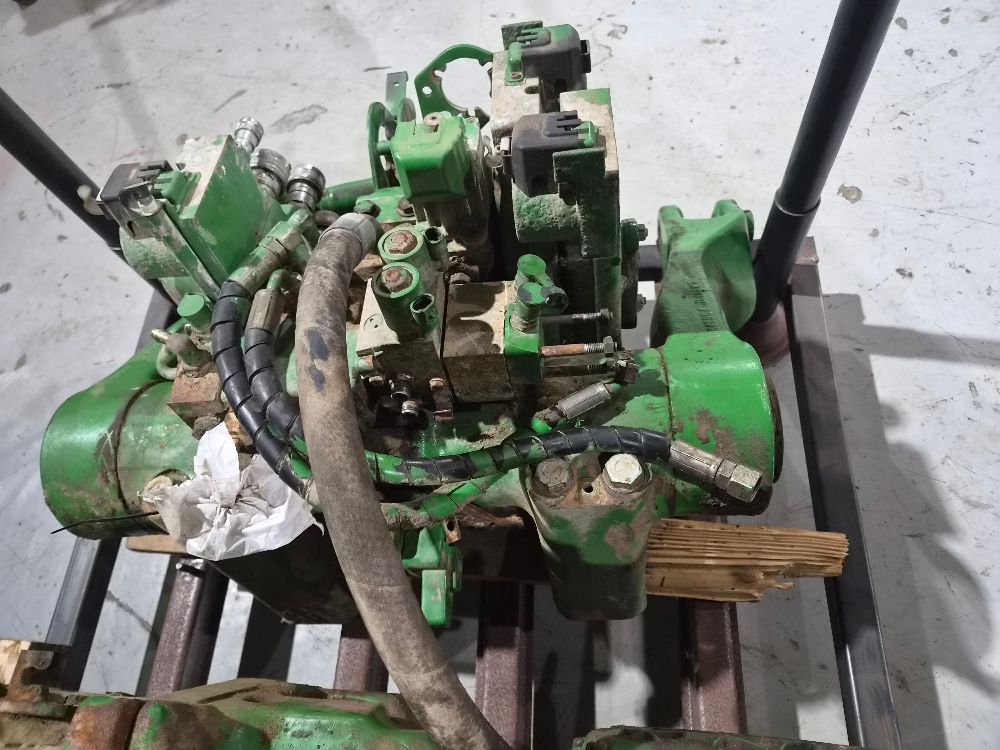 존디어 트랙터 7430 (165마력)  John Deere 7430 Rear 3-Point Linkage & Hydraulic System 사진2