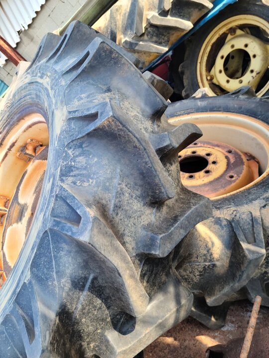 NewHolland Tractor 55-66D (55hp) Tire(14.9-28)
