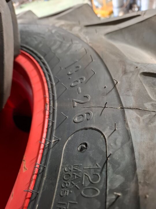 대동 트랙터 D4351 (43마력) 타이어 사진1