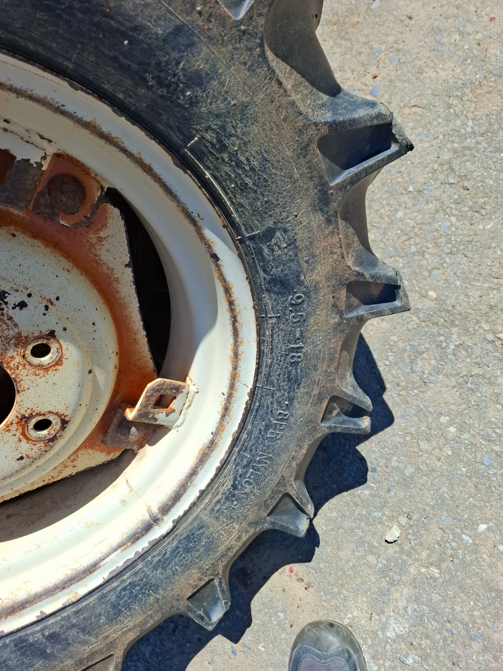 Kukje Tractor F455 (45hp) 림 Tire Assy 사진2