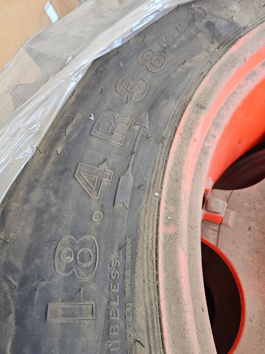 Kubota Tractor M125X (125hp) Tire 사진1
