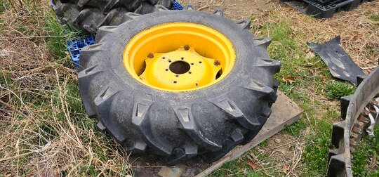  타이어 13.6ㅡ24  Tire 사진1