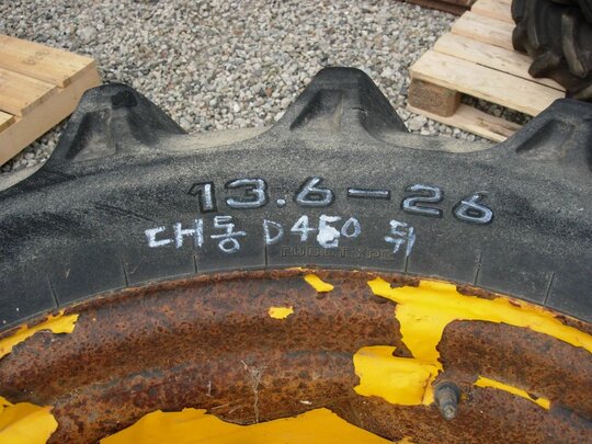 대동 트랙터 D450 (45마력) 뒤타이어 휠(13.6-26) 사진1