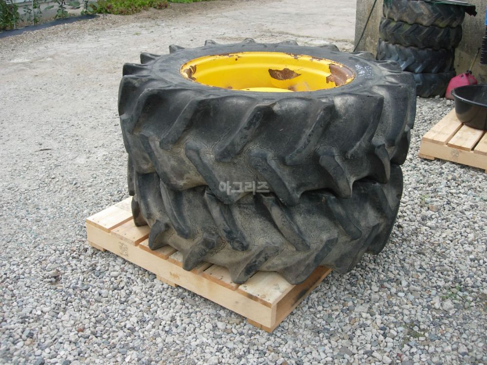 대동 트랙터 D450 (45마력) 뒤타이어 휠(13.6-26) 사진2