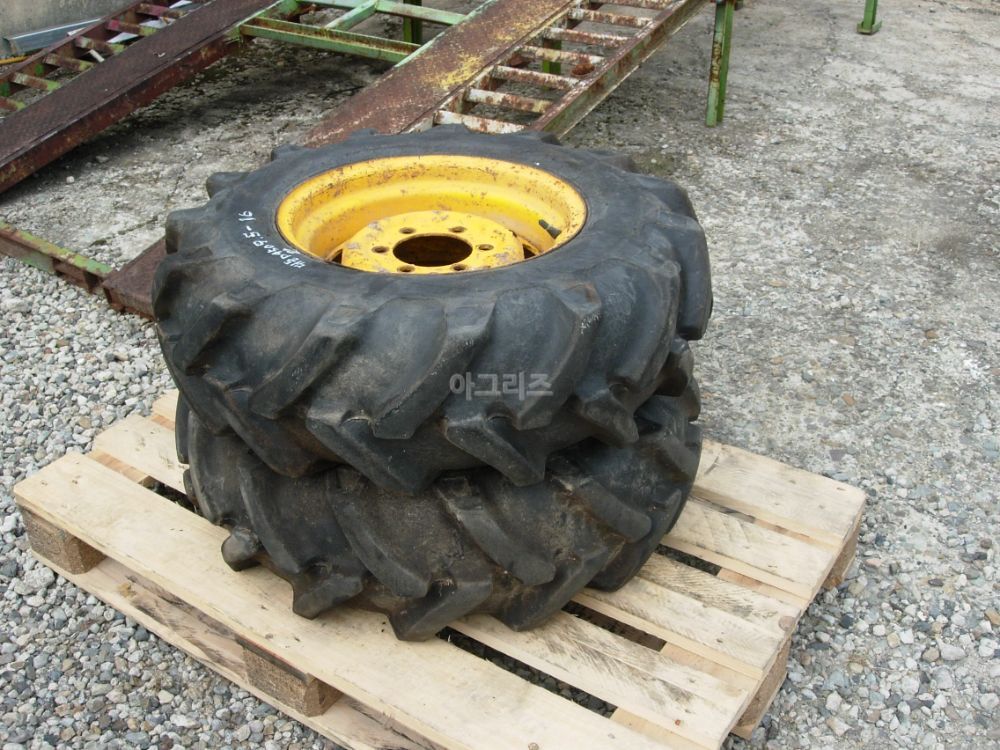 대동 트랙터 D450 (45마력) 앞타이어 휠(9.5-16) 사진2