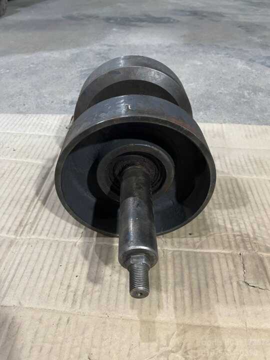 Yanmar Combine Harvester AW695K (6Rows) 트랙롤러Assy 사진1