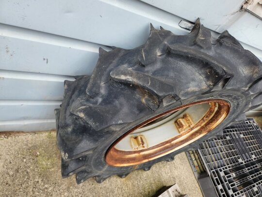 흥아타이어 트랙터타이어9.5-20호일조립품그대로 T502 트랙터타이어+튜브+호일 세트 사진1