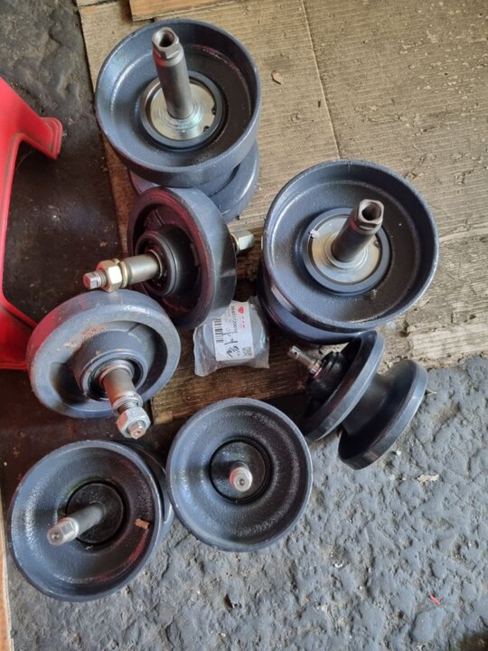 TYM Combine Harvester C805G (5Rows) 콤바인로울러(180)트랙로울러 사진1