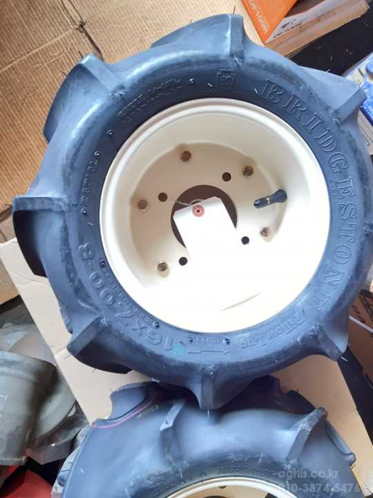  LA820동력예취기 LA820  TireAssy조합 좌.우 사진1