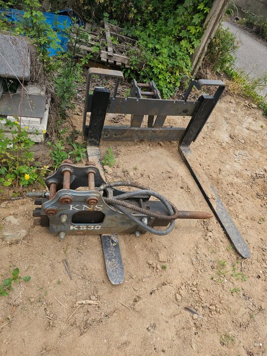    밥켓 E20  브레이커 및 지게발 사진1