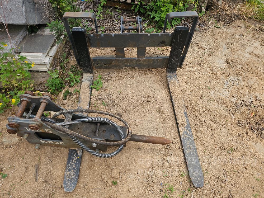    밥켓 E20  브레이커 및 지게발 사진2