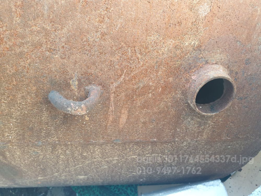  살짝 눌린 기름탱크 경유탱크 4000L 기름탱크  기름탱크 사진2