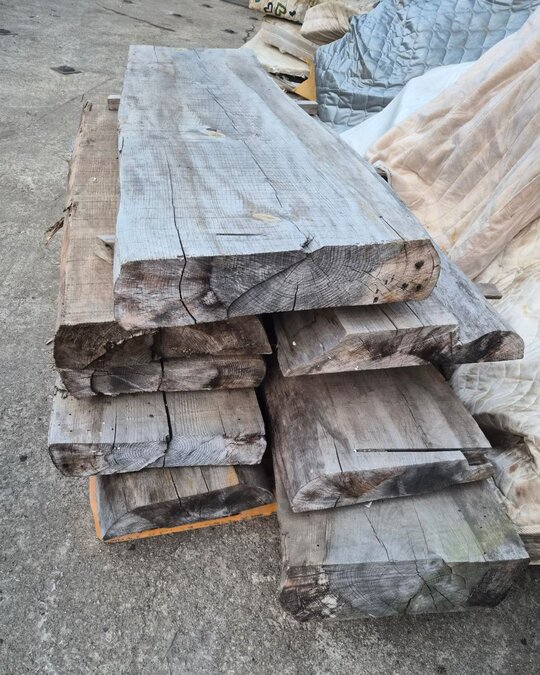  소나무 원목 건조 .  건조한 소나무 사진1