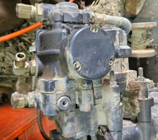 Kukje Combine Harvester KC900 (5Rows) HST총Assy 사진1