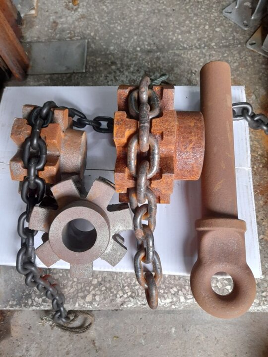 홍성상사    퇴비살포기. 구동기어 성원 율금 부속 축사개폐기 사진1