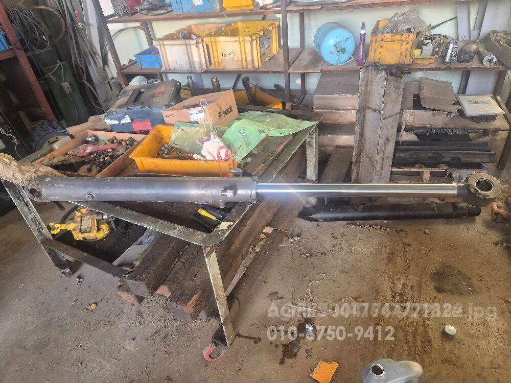 볼보02버켓 실린더EC55C  굴삭기 볼보EC55C EC60 볼보02버켓실린더 사진1