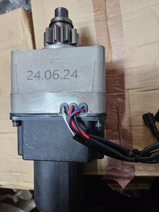 Daedong Combine Harvester DSM72G-C (4Rows) 오거Motor 사진1