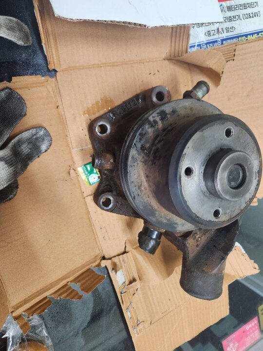 국제 트랙터 워터펌프 존디어워터펌프 퍼킨스 워터펌프  사진1