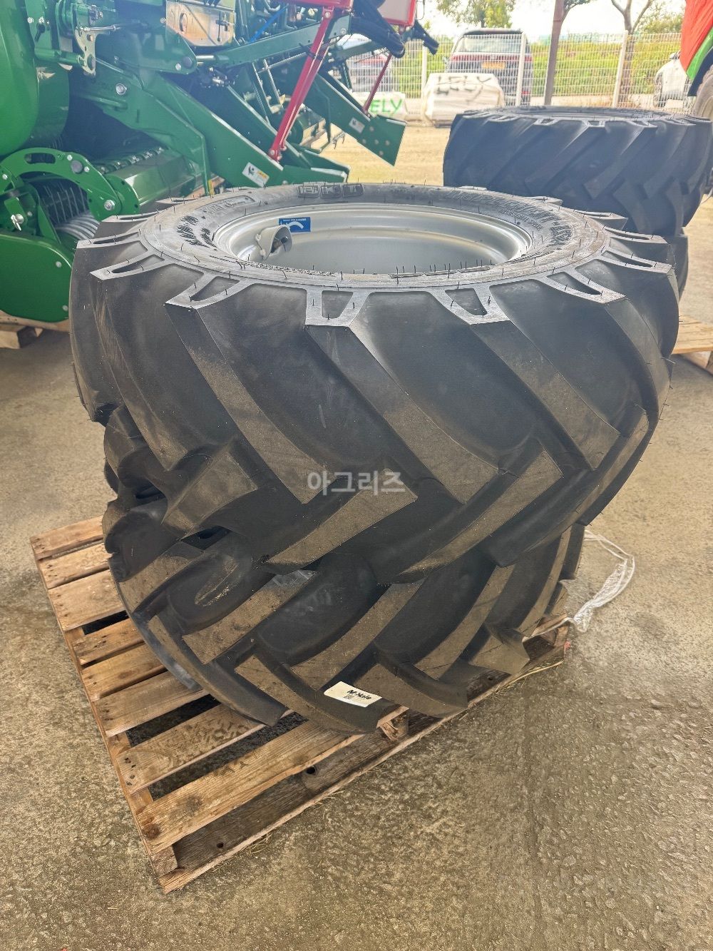  Round Baler F5600, F560  메인 Tire 사진2