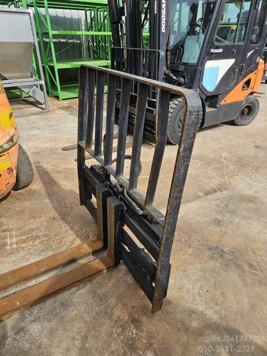 2.5톤 자동발 포크 2.5톤 자동발 포크 사진1