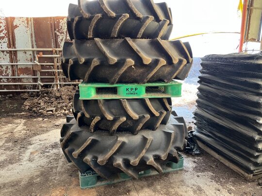 뉴홀랜드 트랙터 110-90DT (110마력) 타이어 휠포함1세트 사진1