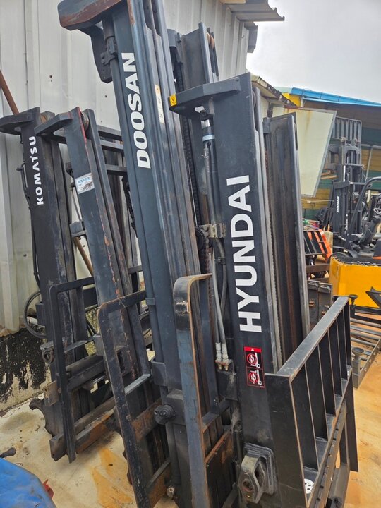 Doosan 2.5톤 지게차 마스트  3단 5560 마스트 사진1