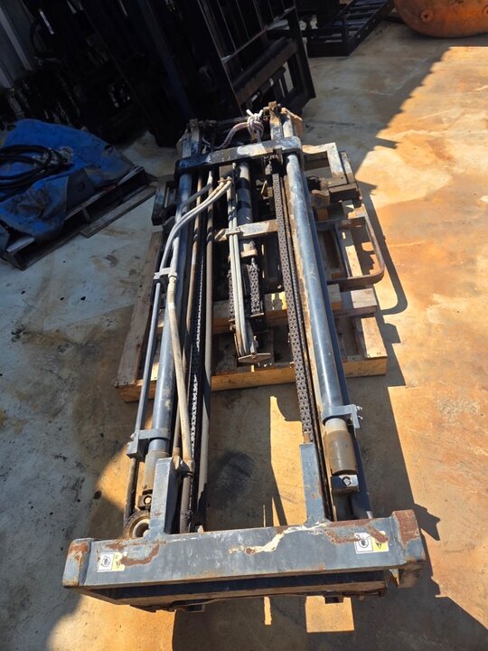 Doosan 지게차  마스트  Forklift 3단 마스트 사이드 쉬프트 사진1