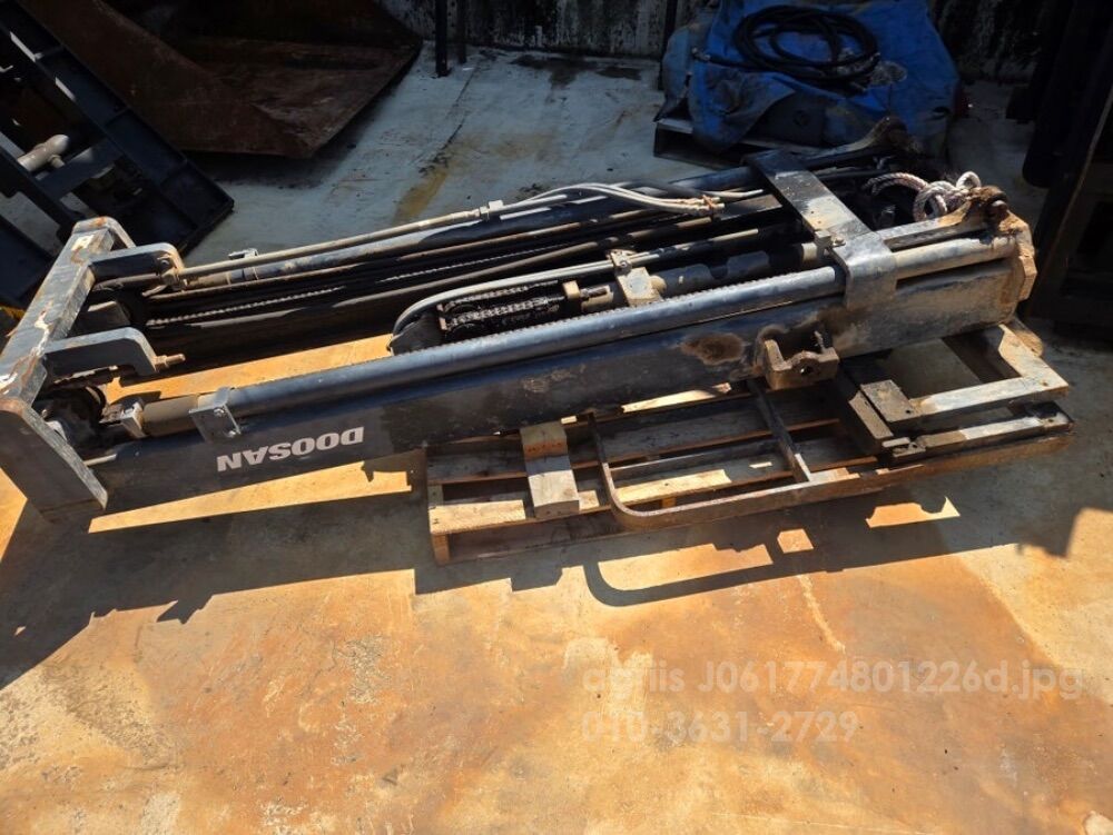 Doosan 지게차  마스트  Forklift 3단 마스트 사이드 쉬프트 사진2