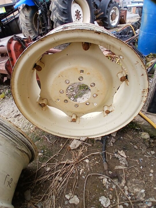 Daedong Tractor TS70 (68hp) 앞 Wheel 휠 11,2-24,  2개 사진1